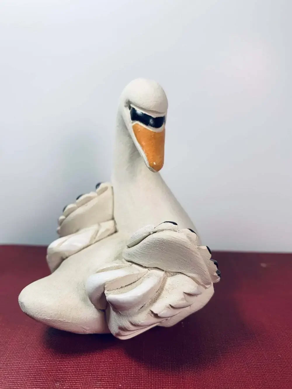 Swan figurine statue
